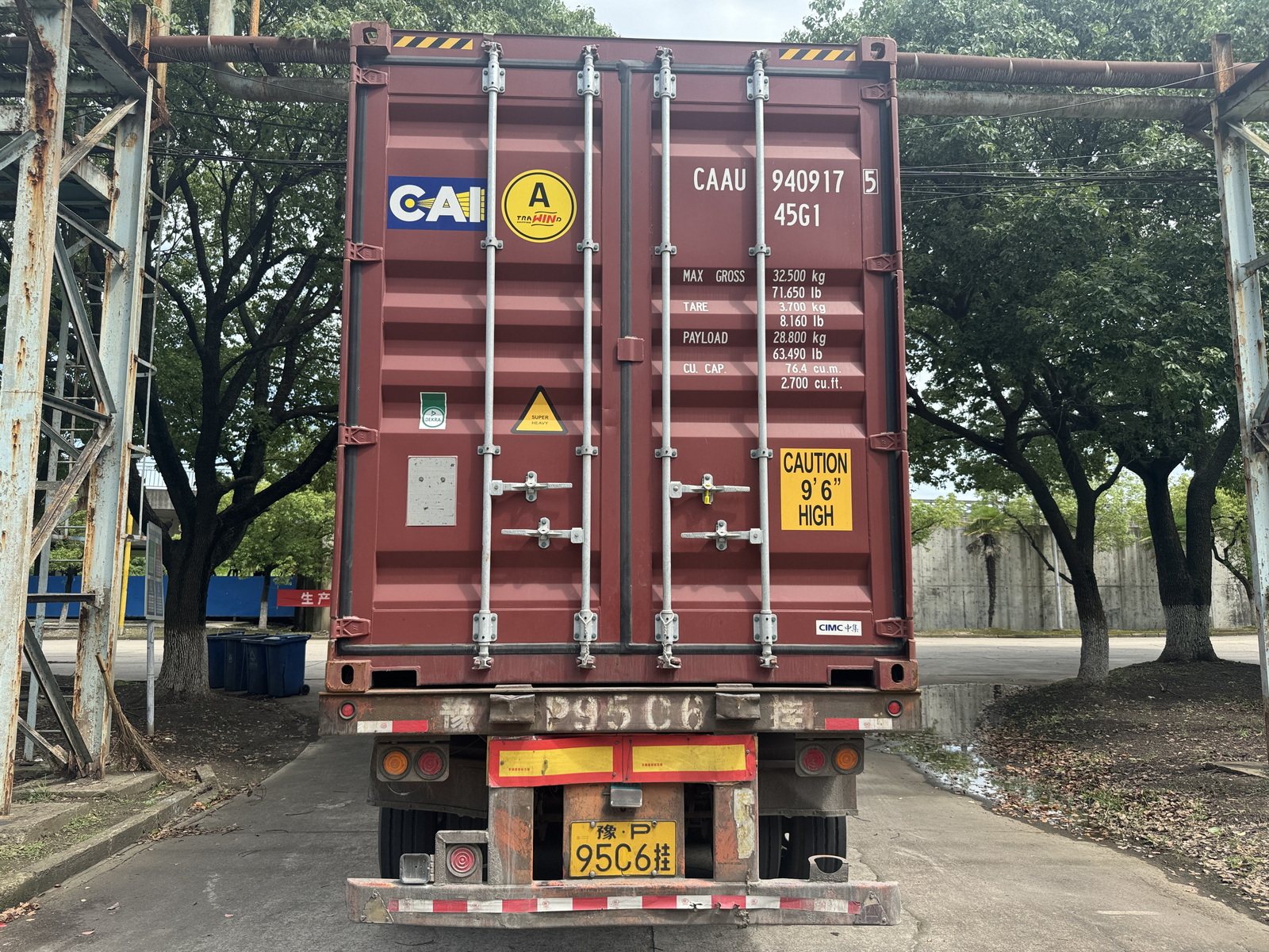 The entire process of third-party container loading and securing, ensuring the safety of foreign trade shipments