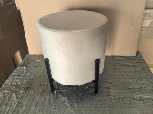 The third-party inspection process for round stools, ensuring the quality of furniture shipments